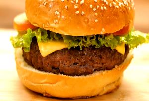 Quantas calorias em 1 (1/4 Lb) Hambúrguer Hambúrguer com 1/4 Lb de Carne no Pão?