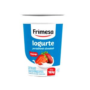 Quantas calorias em 1/2 copo (120 g) Iogurte Integral de Morango?