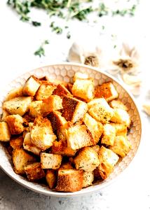 Quantas calorias em 1/2 Oz Croutons Simples?