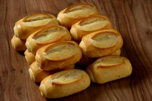Quantas calorias em 1/2 unidade (25 g) Pão Francês?