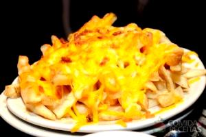 Quantas calorias em 1/6 batata Aussie Cheese Fries?