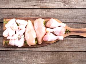 Quantas calorias em 1 Asa, Ossos Removidos Pele e Carne da Asa de Frango?