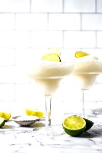 Quantas calorias em 1 Bebida Frozen Margarita?