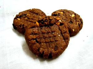 Quantas calorias em 1 biscoito (30 g) Biscoito de Amendoim com Chocolate?