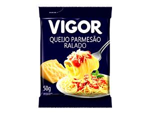 Quantas calorias em 1 colher de sopa (10 g) 3 Queijos Ralado?