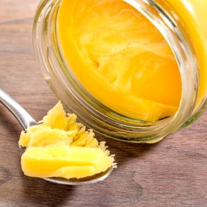 Quantas calorias em 1 colher de sopa (10 g) Ghee?