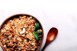 Quantas calorias em 1 colher de sopa (10 g) Granola sem Glúten?