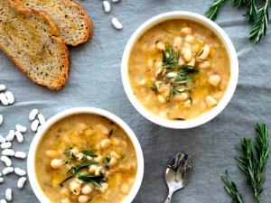 Quantas calorias em 1 colher de sopa (15 g) Feijão Branco?