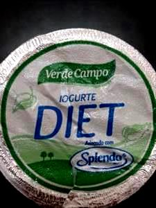 Quantas calorias em 1 copo (140 ml) Iogurte Natural Diet (140ml)?