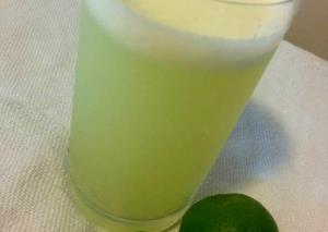 Quantas calorias em 1 copo (200 ml) Limonada?