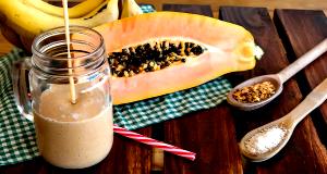 Quantas calorias em 1 copo (200 ml) Smoothie Mamão + Banana com Chia?