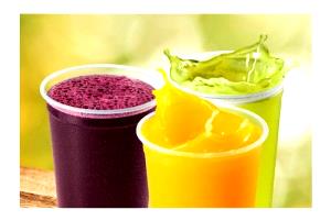 Quantas calorias em 1 copo` (200 ml) Suco Açaí + Berries?