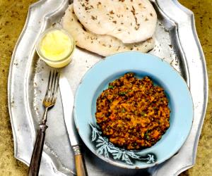 Quantas calorias em 1 Dose Dal Makhani - Lentilhas Com Manteiga?