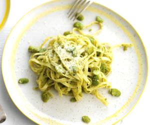 Quantas calorias em 1 Dose Fettuccine Com Pesto De Favas?