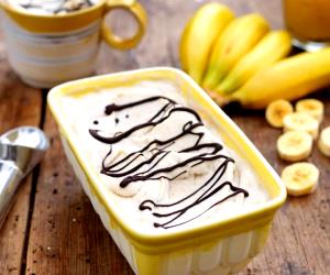 Quantas calorias em 1 Dose Gelado De Banana Com Manteiga De Amendoim E Chocolate?