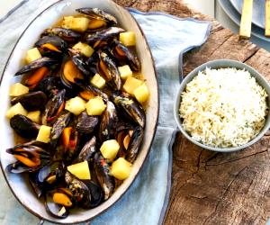 Quantas calorias em 1 Dose Mexilhões Com Caril De Abacaxi E Arroz De Coentros?