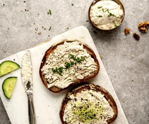 Quantas calorias em 1 Dose Pasta De Pepino E Ricota?