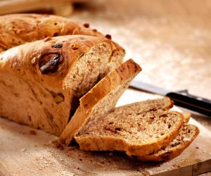 Quantas calorias em 1 Dose Pão De Noz E Chocolate?