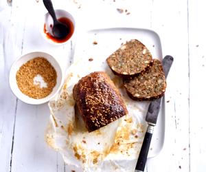 Quantas calorias em 1 Dose Pão De Sementes E Tâmaras?