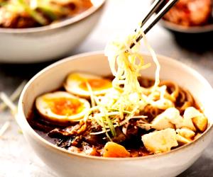 Quantas calorias em 1 Dose Ramen Coreano Com Tofu?