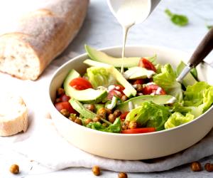 Quantas calorias em 1 Dose Salada Com Molho Caesar Vegan?
