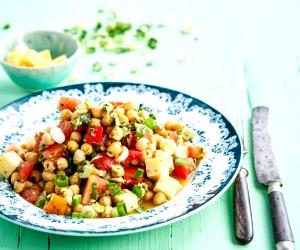 Quantas calorias em 1 Dose Salada De Grão E Tomate Com Molho De Hortelã?