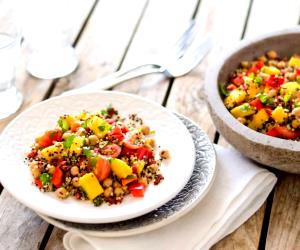 Quantas calorias em 1 Dose Salada De Quinoa E Manga?