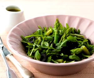 Quantas calorias em 1 Dose Salada Verde Com Vinagreta De Manjericão?