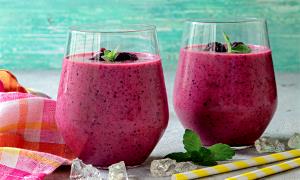 Quantas calorias em 1 Dose Smoothie De Frutos Silvestres?