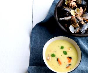 Quantas calorias em 1 Dose Sopa De Alho-Francês E Frutos Do Mar?