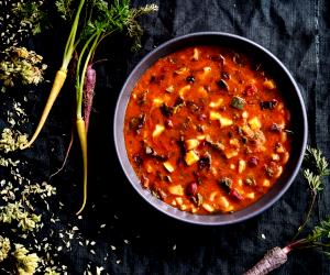 Quantas calorias em 1 Dose Sopa De Tomate, Feijão E Acelgas?