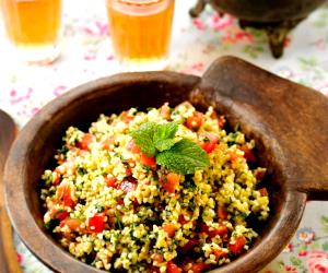 Quantas calorias em 1 Dose Tabule Com Tomate E Hortelã?