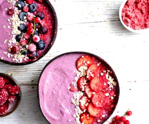 Quantas calorias em 1 Dose Taça De Pequeno Almoço Com Frutos Vermelhos?