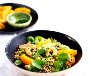 Quantas calorias em 1 Doses Salada De Trigo Sarraceno Com Camarão, Agrião E Laranja?