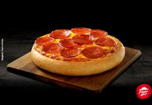 Quantas calorias em 1 fatia (102 g) Pepperoni Pan Pizza (Média)?