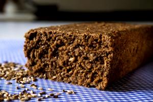 Quantas calorias em 1 Fatia (29,0 G) Pão pumpernickel, torrado?