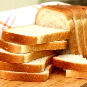 Quantas calorias em 1 fatia (50 g) Pão de Forma?