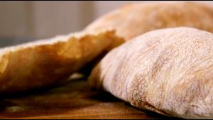 Quantas calorias em 1 fatia (80 g) Pão Ciabata Tradicional?
