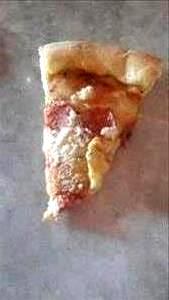 Quantas calorias em 1 fatia (93 g) Calabresa Artezanale Pizza (Grande)?