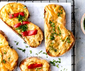 Quantas calorias em 1 Fatia Pão De Alho Com Queijo Vegan?