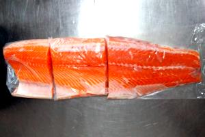 Quantas calorias em 1 Filé (396,0 G) Salmão real, cru?