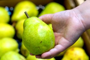 Quantas calorias em 1 Fruta, Médio (178,0 G) Pera?