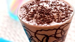 Quantas calorias em 1 Grande 620 Ml Milk Shake de Chocolate?