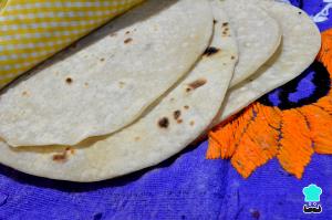 Quantas calorias em 1 Grande (Aprox 25 Cm De Diâmetro) Tortilha de Farinha?