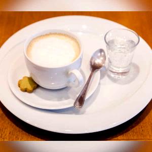 Quantas calorias em 1 Grande Café Espresso com Leite?
