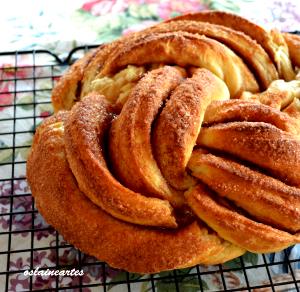 Quantas calorias em 1 Grande Pão de Canela Doce?