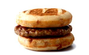 Quantas calorias em 1 İnteiro (135,0 G) McGriddles de linguiça, McDonald