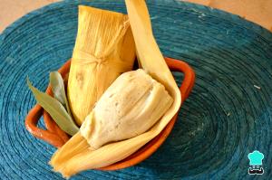 Quantas calorias em 1 İnteiro (166,0 G) Tamale de milho?