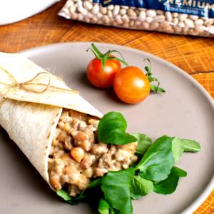 Quantas calorias em 1 İnteiro (241,0 G) Burrito com feijão e carne bovina?