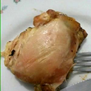 Quantas calorias em 1 İnteiro (68,0 G) Sobrecoxa de frango, cozida?